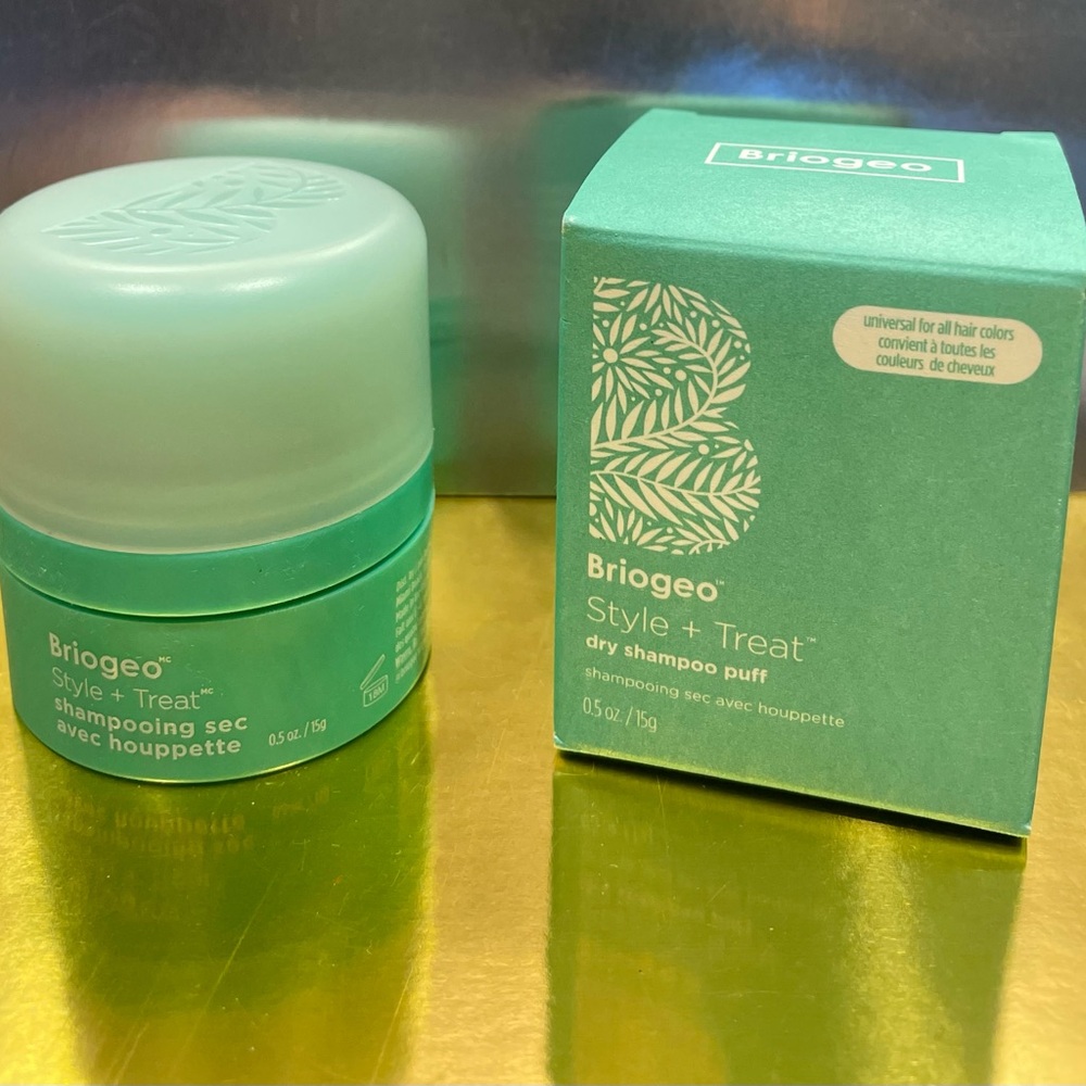 Briogeo Style + Treat Dry Shampoo Puff (Translucent)